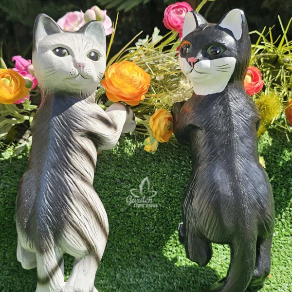 Gatitos trepadores pequeños de Resina