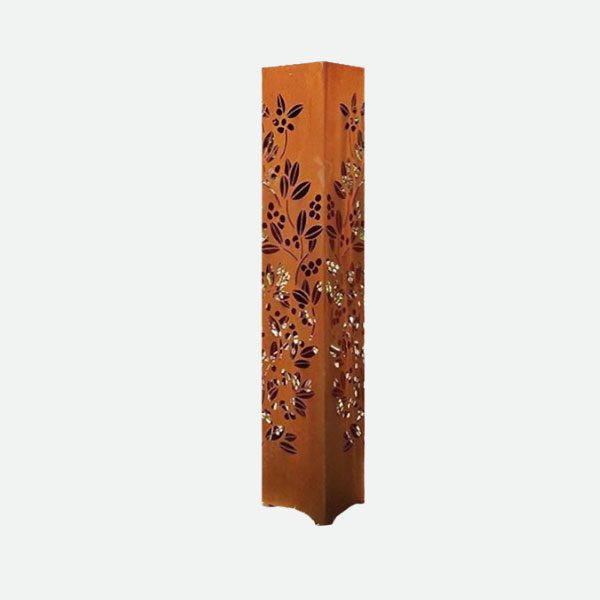 Estructura Vertical Decorativa en Acero Corten