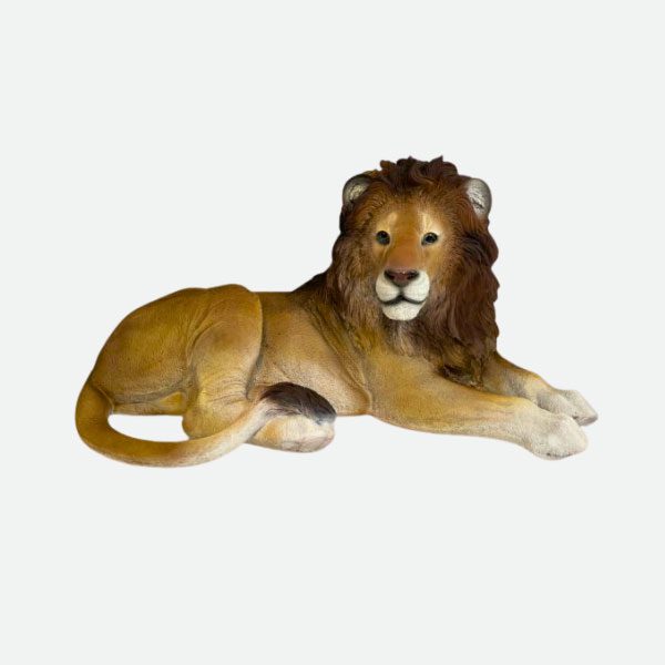 León grande acostado